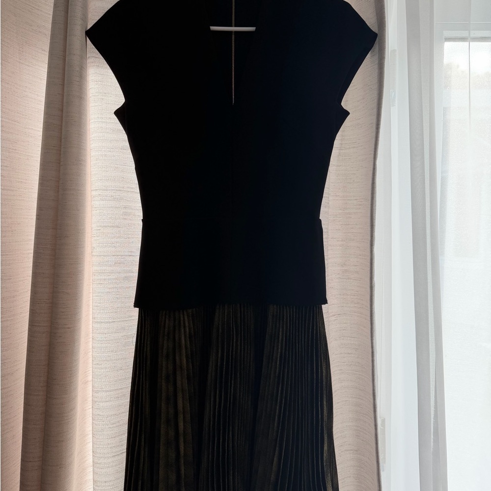 Victoria Beckham size 6 sculpted dress for any elegant or chic evening. - Picture 3 of 6